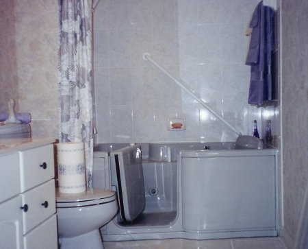 Whirlpool Bath With Door